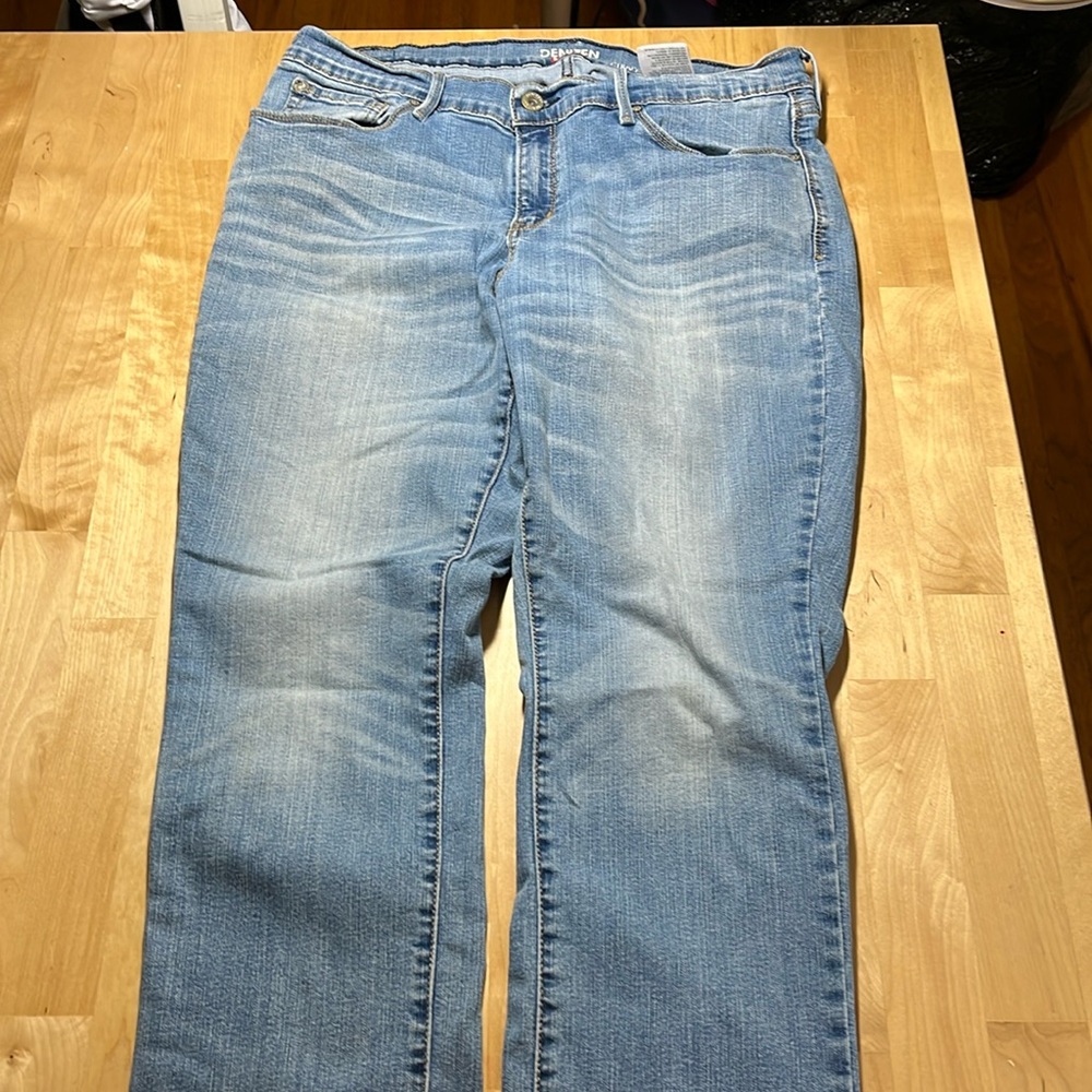 Levi’s Denizen Curvy Slim jeans. Size 14 short.